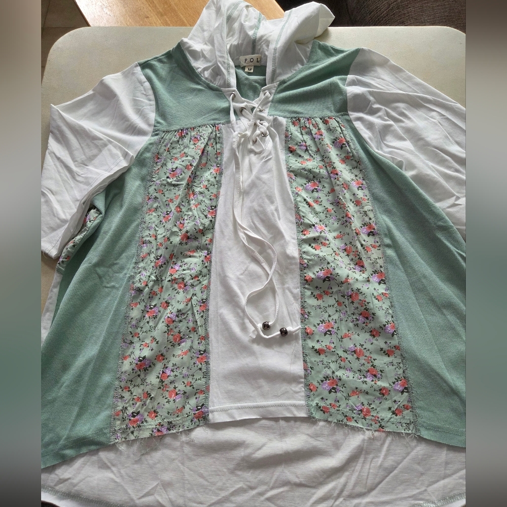 NWOT POL MISSES SZ MEDIUM  Lace-Up Mixed Fabric short Sleeve Hoodie